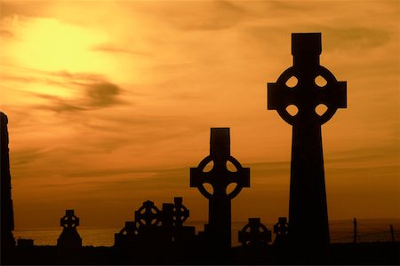 religious cross nobody - Celtic crosses at dusk, County Clare, Republic of Ireland Foto de stock - Sin royalties Premium, Código: 625-01040782