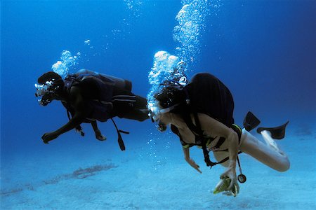 submarinista (mujer) - Scuba Divers are seen underwater in Jamaica Foto de stock - Sin royalties Premium, Código: 625-01040841