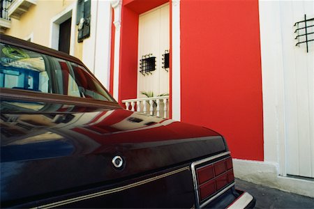 simsearch:700-01993355,k - Side view of the trunk of a black car, Old San Juan, Puerto Rico Fotografie stock - Premium Royalty-Free, Codice: 625-01040936