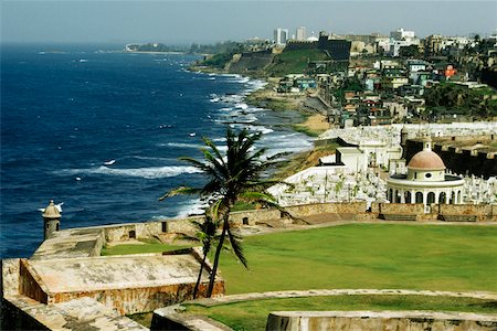 simsearch:625-00805118,k - Dense habitation line up the coastline, El Morro Fort, San Juan, Puerto Rico Stock Photo - Premium Royalty-Free, Code: 625-01040947