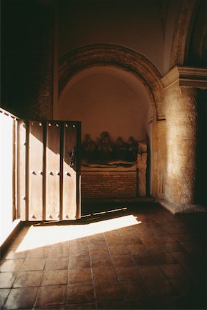 simsearch:625-01040948,k - La lumière du soleil tombe sur le sol, à travers la porte ouverte, le vieux San Juan, Puerto Rico Photographie de stock - Premium Libres de Droits, Code: 625-01040974