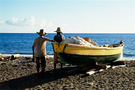 simsearch:625-01747350,k - Vue arrière des deux hommes près d'un bateau sur une plage sur l'île de la Martinique, Caraïbes Photographie de stock - Premium Libres de Droits, Code: 625-01041158