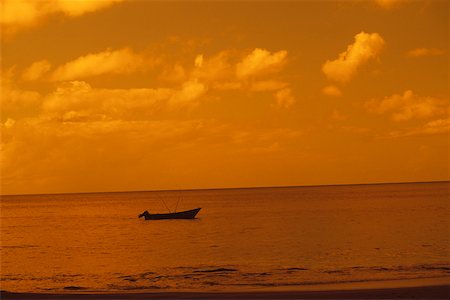 simsearch:625-01749940,k - Silhouette of a boat in the sea, Caribbean Foto de stock - Sin royalties Premium, Código: 625-01094256