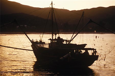 simsearch:625-01094319,k - Silhouette of a ship at dusk, Hong Kong, China Stock Photo - Premium Royalty-Free, Code: 625-01094362