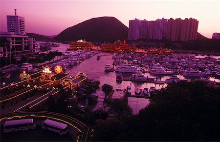 simsearch:625-01094363,k - High angle view of boats moored at a harbor, Hong Kong, China Foto de stock - Sin royalties Premium, Código: 625-01094385