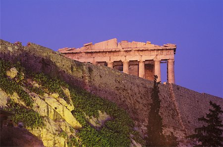 partenón - Low angle view of old ruin colonnades, Parthenon, Athens, Greece Foto de stock - Sin royalties Premium, Código: 625-01094459