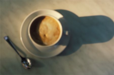 simsearch:625-01095569,k - Erhöhte Ansicht für eine Tasse Kaffee mit einer Untertasse und Löffel Stockbilder - Premium RF Lizenzfrei, Bildnummer: 625-01094597