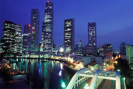 rio singapore - Skyscrapers lit up at night, Singapore Foto de stock - Royalty Free Premium, Número: 625-01094630