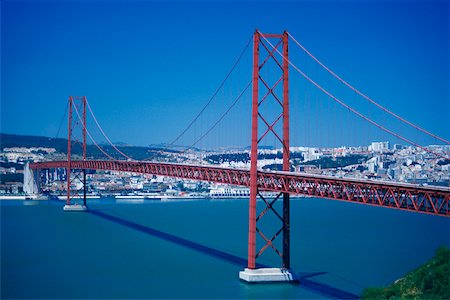 Brücke über einen Fluss, April 25th Brücke, Lissabon, Portugal Stockbilder - Premium RF Lizenzfrei, Bildnummer: 625-01095237