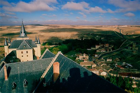 simsearch:625-01263913,k - High angle view of a castle in a city, Segovia, Spain Foto de stock - Sin royalties Premium, Código: 625-01095261