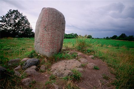 simsearch:625-01251598,k - Low angle view of a rock on a landscape, Oland, Sweden Foto de stock - Royalty Free Premium, Número: 625-01095324