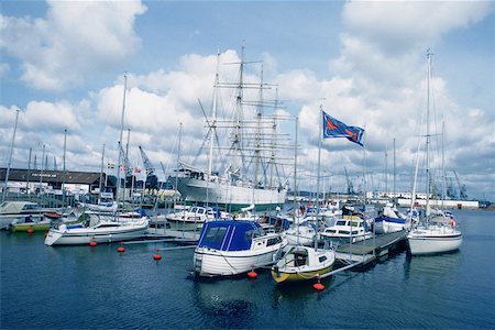 simsearch:625-01095342,k - Boats in a harbor, Gothenburg, Sweden Fotografie stock - Premium Royalty-Free, Codice: 625-01095327