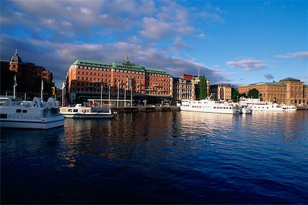 simsearch:625-01095342,k - Hotel at the waterfront, Grand Hotel, Stockholm, Sweden Fotografie stock - Premium Royalty-Free, Codice: 625-01095337