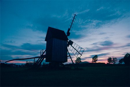 simsearch:625-01251598,k - Low angle view of a windmill on a landscape, Oland, Sweden Foto de stock - Royalty Free Premium, Número: 625-01095331