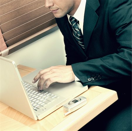 simsearch:625-02266709,k - Mid section view of a businessman using a laptop Foto de stock - Sin royalties Premium, Código: 625-01095394
