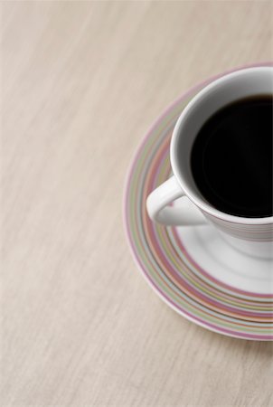 simsearch:625-00898463,k - Gros plan d'une tasse de thé noir Photographie de stock - Premium Libres de Droits, Code: 625-01095544