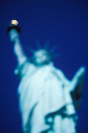 simsearch:628-05817471,k - Low angle view of a statue, Statue Of Liberty, New York City, New York State, USA Fotografie stock - Premium Royalty-Free, Codice: 625-01096541