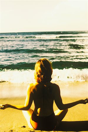 simsearch:632-05816834,k - Rear view of a woman sitting in the lotus position on the beach, Caribbean Foto de stock - Sin royalties Premium, Código: 625-01096611