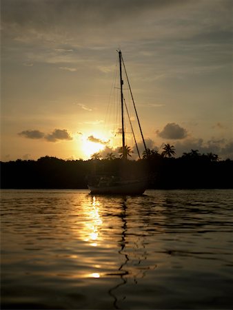 simsearch:625-01749940,k - Sailboat in the sea Foto de stock - Sin royalties Premium, Código: 625-01097115