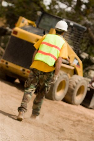 simsearch:625-01097225,k - Rear view of a construction worker walking towards a bulldozer Stock Photo - Premium Royalty-Free, Code: 625-01097213