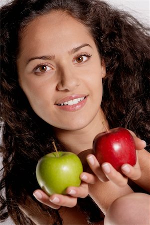 simsearch:693-07542090,k - Porträt einer jungen Frau hält zwei Äpfel Stockbilder - Premium RF Lizenzfrei, Bildnummer: 625-01097261