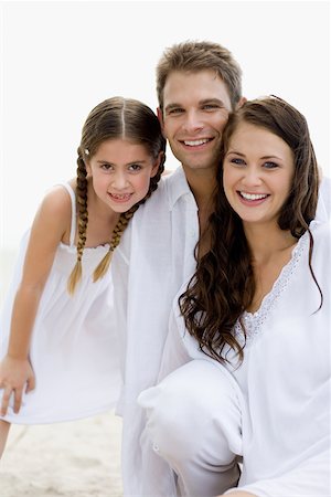 simsearch:625-02266718,k - Portrait of a young couple and their daughter smiling Fotografie stock - Premium Royalty-Free, Codice: 625-01098145