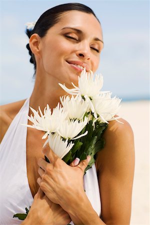 passion flower - Close-up of a young woman smelling flowers Stock Photo - Premium Royalty-Free, Code: 625-01098156