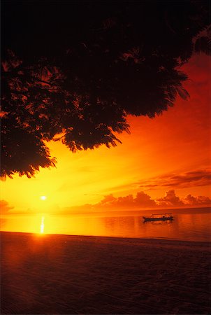 simsearch:625-01749901,k - Silhouette of a boat in the sea, Bali, Indonesia Foto de stock - Sin royalties Premium, Código: 625-01098229