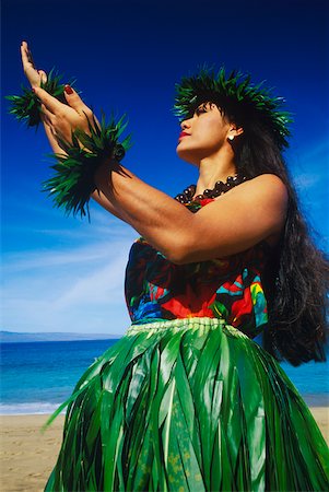 simsearch:640-02769299,k - Vue d'angle faible d'une danseuse de hula, danse sur la plage, Hawaii, USA Photographie de stock - Premium Libres de Droits, Code: 625-01098376