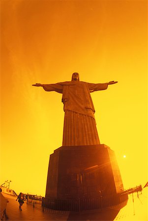 Low angle view of a statue, Christ the Redeemer Statue, Rio De Janeiro, Brazil Foto de stock - Sin royalties Premium, Código: 625-01098461