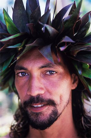 simsearch:625-01094790,k - Porträt eines jungen Mannes tragen ein Kopfschmuck, Hawaii, USA Stockbilder - Premium RF Lizenzfrei, Bildnummer: 625-01098504