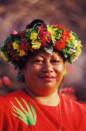 simsearch:625-01094790,k - Porträt einer Frau mittleren Alters tragen ein Lorbeer Kranz, Hawaii, USA Stockbilder - Premium RF Lizenzfrei, Bildnummer: 625-01098506