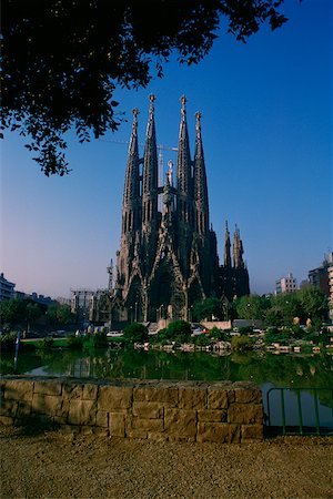 simsearch:625-01098673,k - Cathedral in a city, Sagrada Familia, Barcelona, Catalonia, Spain Fotografie stock - Premium Royalty-Free, Codice: 625-01098668