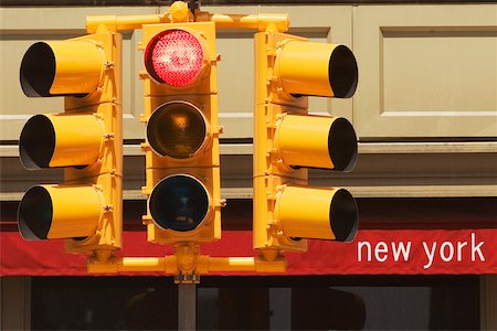 semaforo rosso - Close-up of traffic lights, New York City, New York State, USA Fotografie stock - Premium Royalty-Free, Codice: 625-01091987