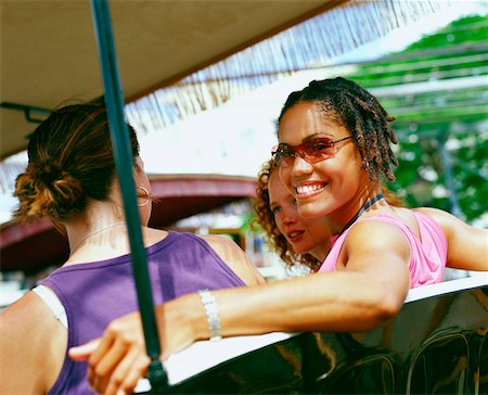 simsearch:625-01097322,k - Portrait of a young woman smiling Bermuda Stock Photo - Premium Royalty-Free, Code: 625-01092112