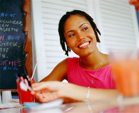 Close-up of a young woman looking sideways and smiling, Bermuda Stock Photo - Premium Royalty-Free, Code: 625-01092130