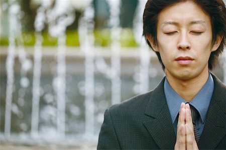 simsearch:630-03479808,k - Close-up of a young man praying Fotografie stock - Premium Royalty-Free, Codice: 625-01092322