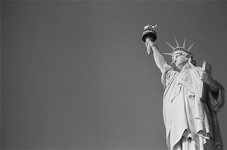 simsearch:628-05817471,k - Low angle view of a statue, Statue Of Liberty, New York City, New York State, USA Fotografie stock - Premium Royalty-Free, Codice: 625-01092659
