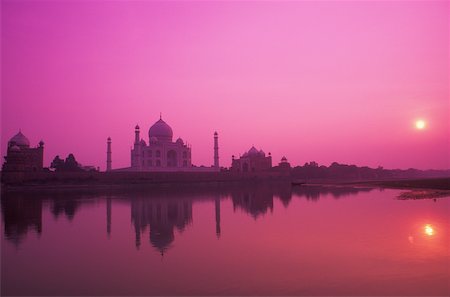 simsearch:625-01093095,k - Reflection of a monument in water Taj Mahal, Agra, Uttar Pradesh, India Foto de stock - Sin royalties Premium, Código: 625-01092690