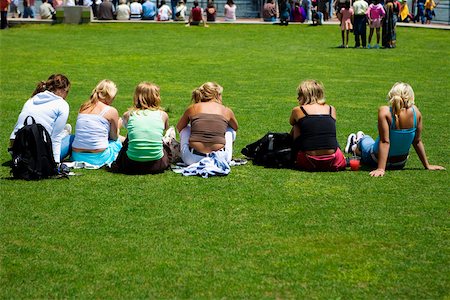 simsearch:625-01093217,k - Group of people sitting on the ground, New York City, New York State, USA Fotografie stock - Premium Royalty-Free, Codice: 625-01093226