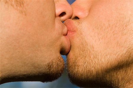 simsearch:625-01093316,k - Gros plan des deux gays baiser Photographie de stock - Premium Libres de Droits, Code: 625-01093316