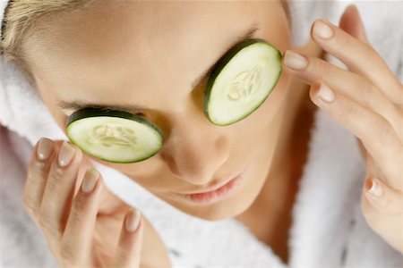 Close-up of a young woman with cucumber slices on her eyes Stock Photo - Premium Royalty-Free, Code: 625-01093412