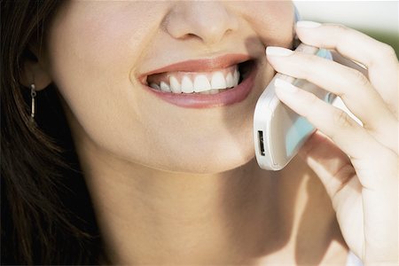 simsearch:625-01261416,k - Close-up of a businesswoman talking on a mobile phone and smiling Foto de stock - Royalty Free Premium, Número: 625-01093614