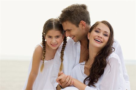 simsearch:633-05401448,k - Close-up of a young couple and their daughter on the beach Stock Photo - Premium Royalty-Free, Code: 625-01093831