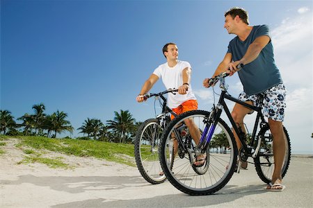 simsearch:625-01095436,k - Low angle view of two young men on bicycles Stock Photo - Premium Royalty-Free, Code: 625-01093893