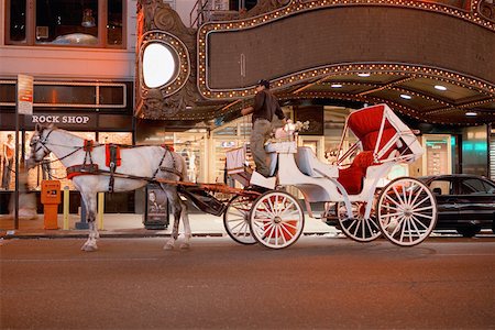 simsearch:625-00903515,k - Chariot Horsedrawn devant un bâtiment, New York City, New York State, États-Unis Photographie de stock - Premium Libres de Droits, Code: 625-01249726