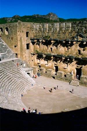 simsearch:625-01251803,k - Vue d'angle élevé de touristes dans un amphithéâtre, Aspendos, Turquie Photographie de stock - Premium Libres de Droits, Code: 625-01249807