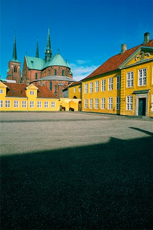 simsearch:625-01752541,k - Facade of a cathedral, Roskilde Palace, Roskilde, Denmark Fotografie stock - Premium Royalty-Free, Codice: 625-01249856