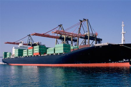 simsearch:625-01251834,k - Container ship being loaded at the dock Foto de stock - Sin royalties Premium, Código: 625-01250210