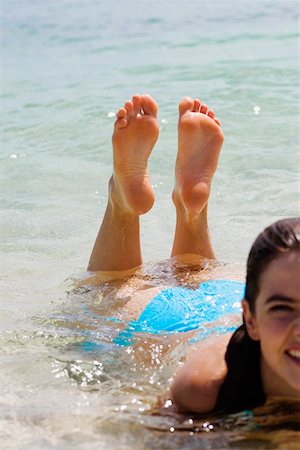 simsearch:625-00899117,k - Porträt einer jungen Frau, die im Wasser schwimmen Stockbilder - Premium RF Lizenzfrei, Bildnummer: 625-01250471